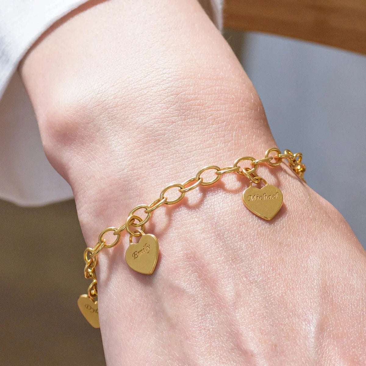 Pulsera personalizada con dije de corazón y nombre