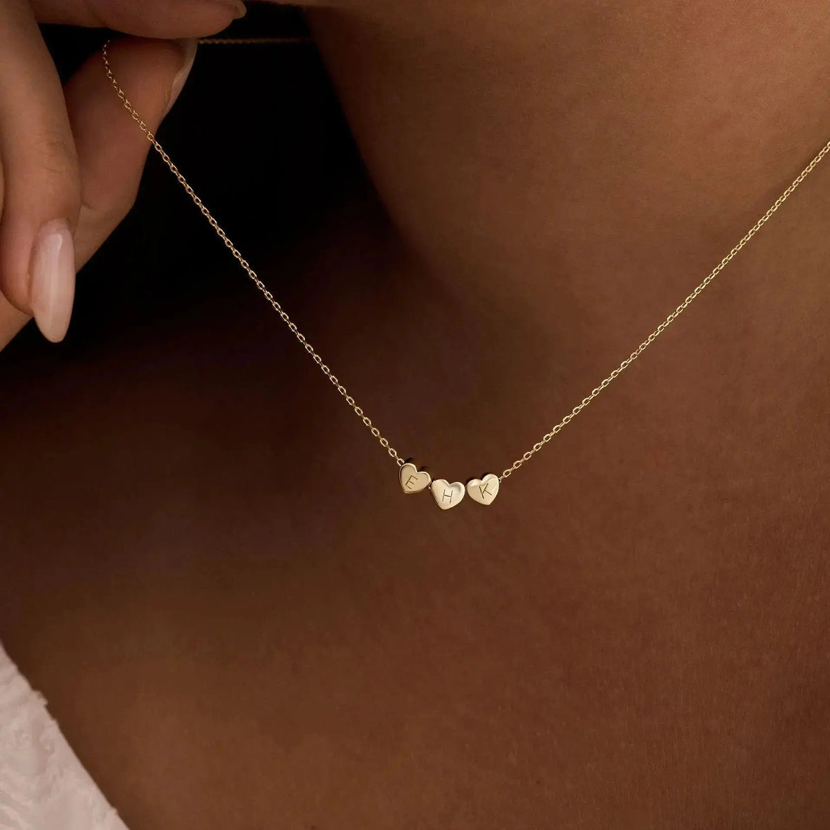 Collar personalizado con inicial en forma de corazón