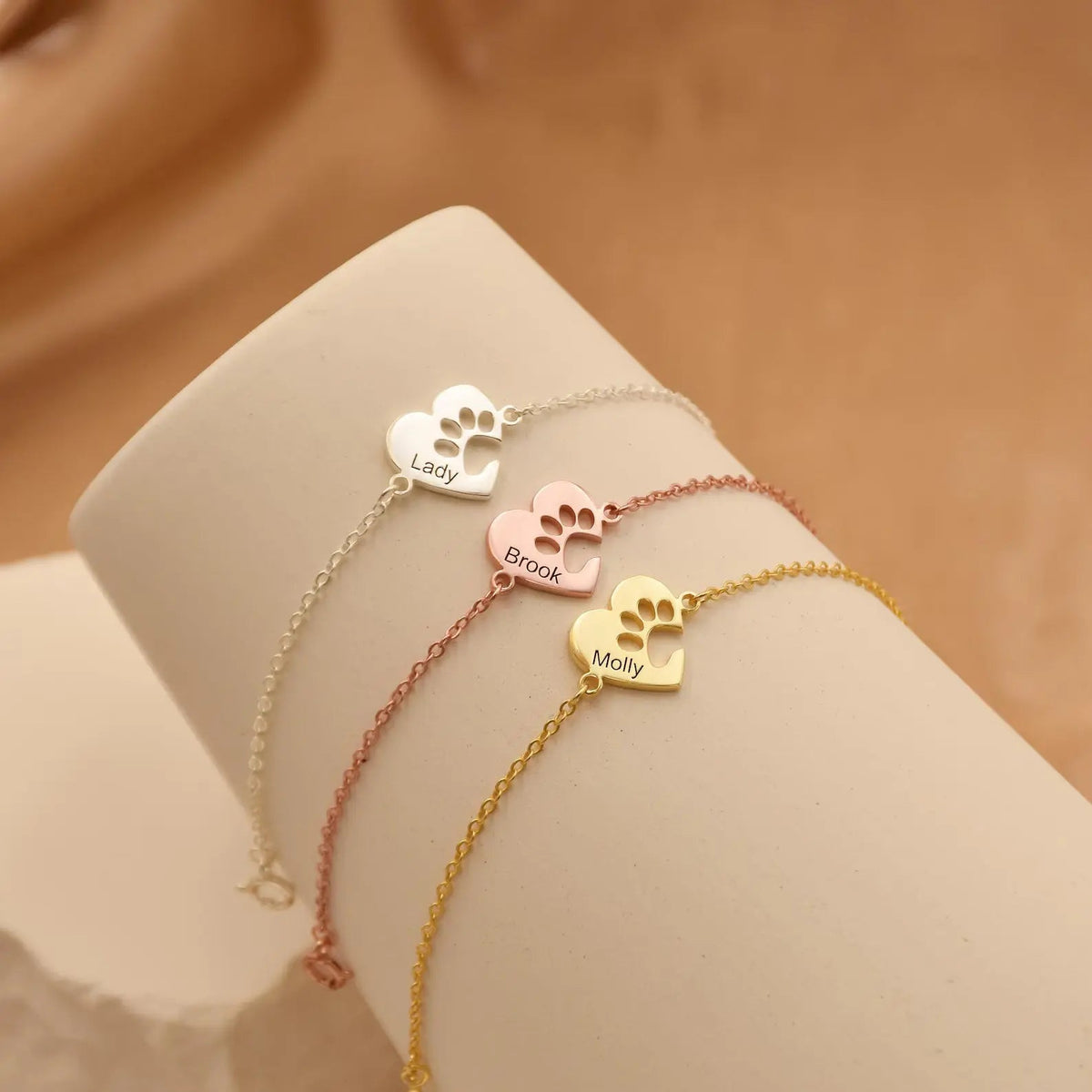 Pulsera personalizada con nombre, huella y corazón