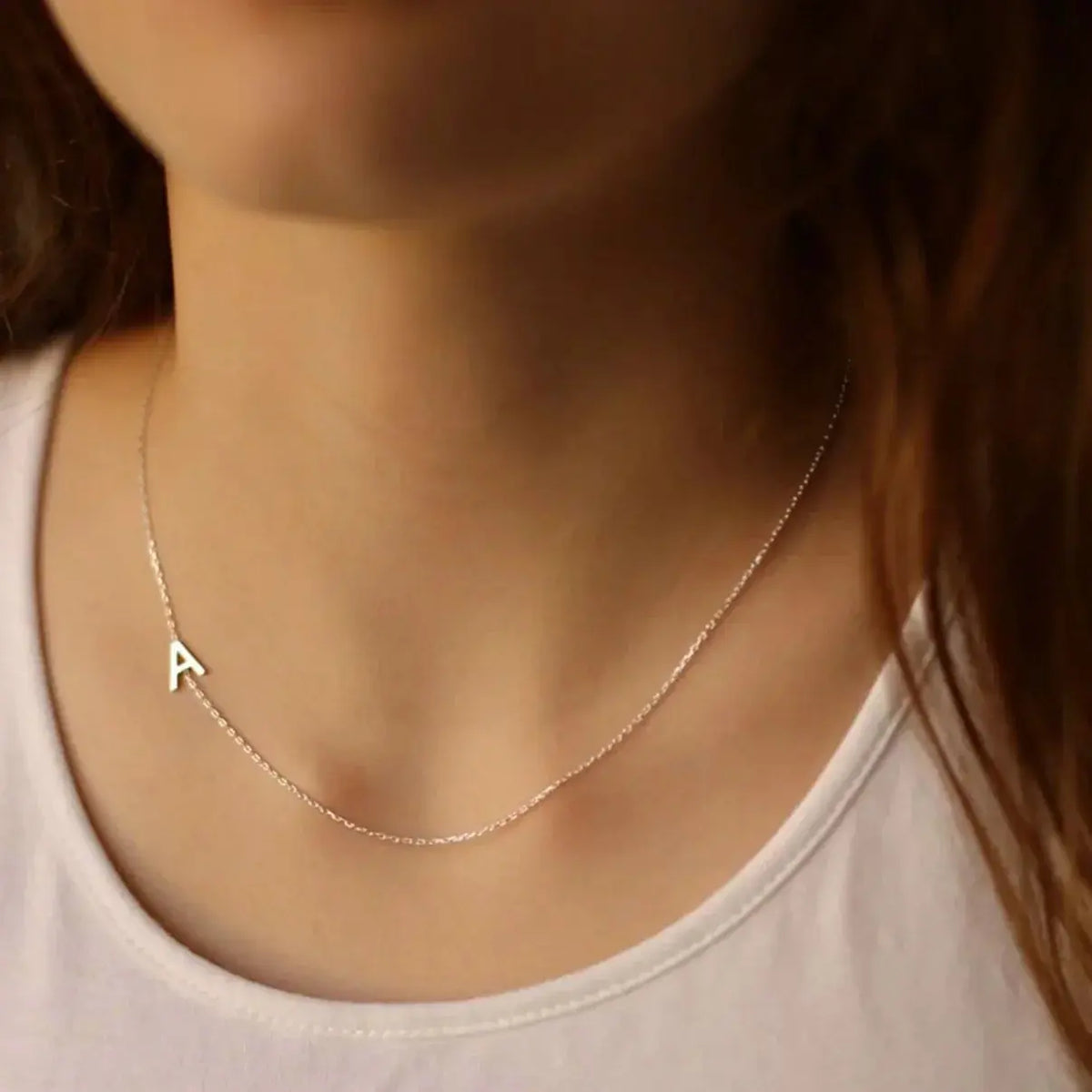 Collar personalizado con inicial horizontal