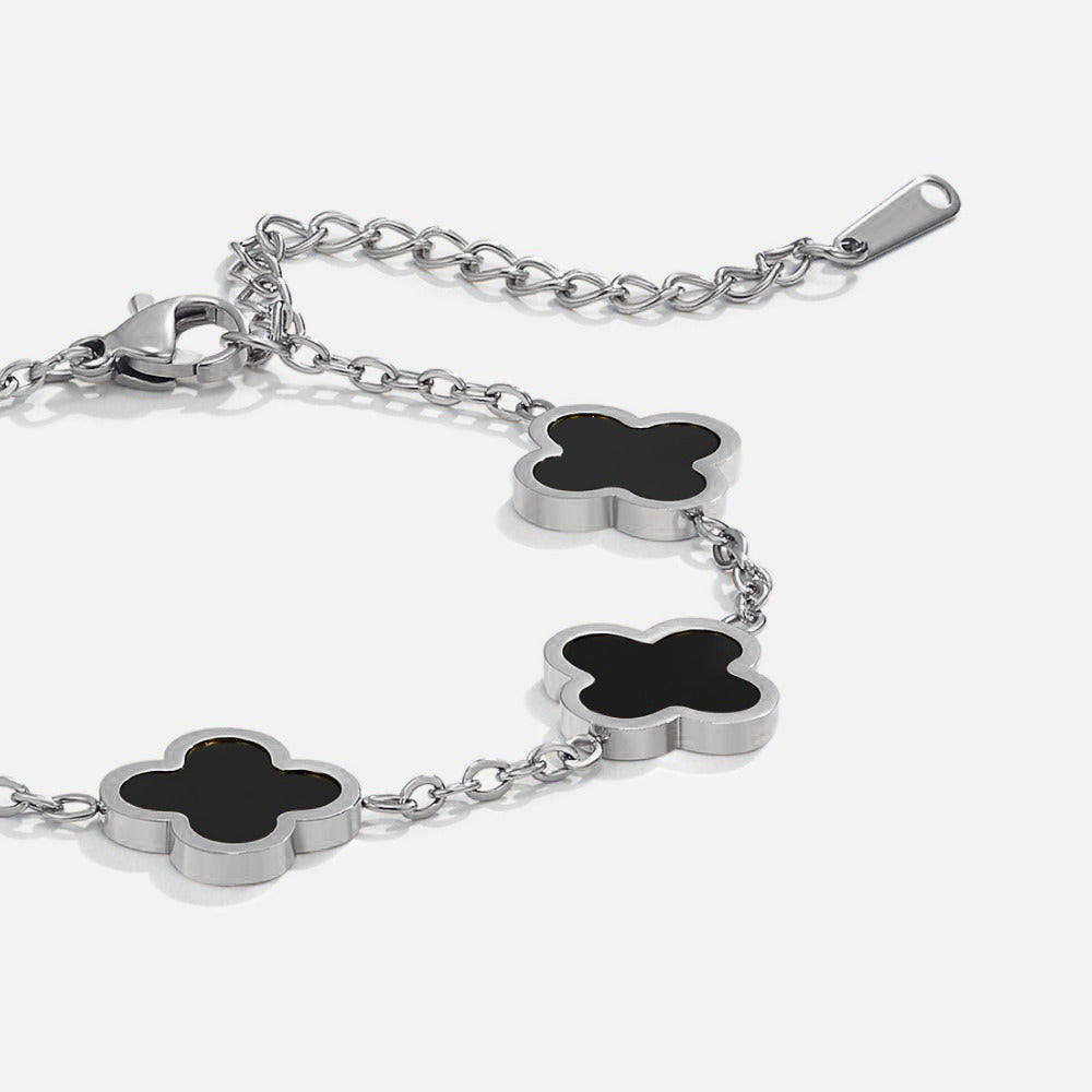 Pulsera de plata con trébol negro