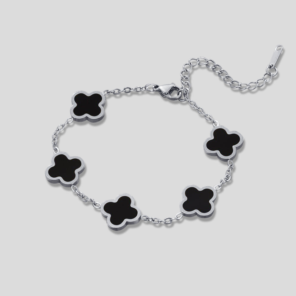 Pulsera de plata con trébol negro
