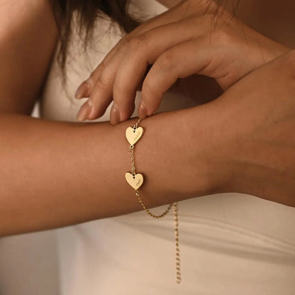 Pulsera de corazón grabada personalizada