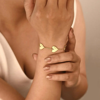 Pulsera de corazón grabada personalizada
