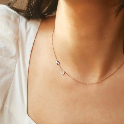 Collar personalizado con inicial horizontal